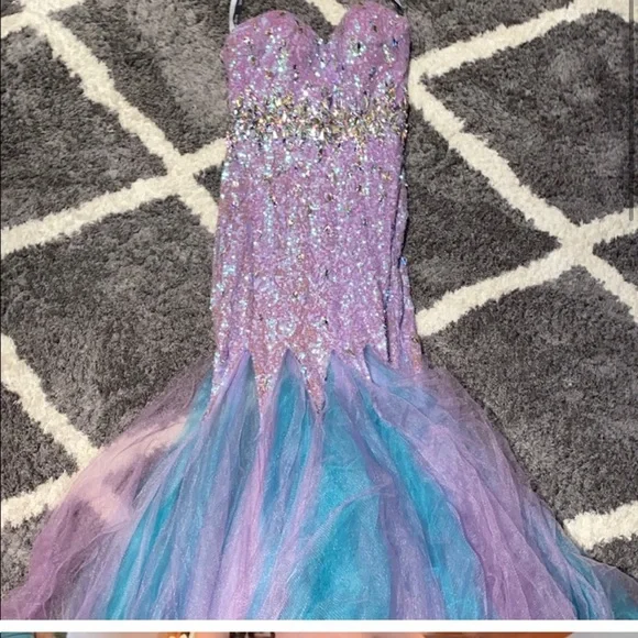 Mermaid lavender prom dress - Picture 4 of 5